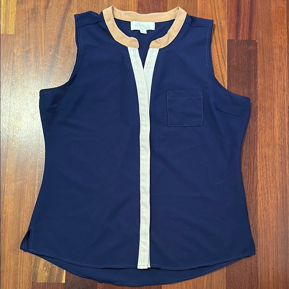 Olive & Oak Navy Blue Sleeveless Fitted Blouse size L tan cream button front